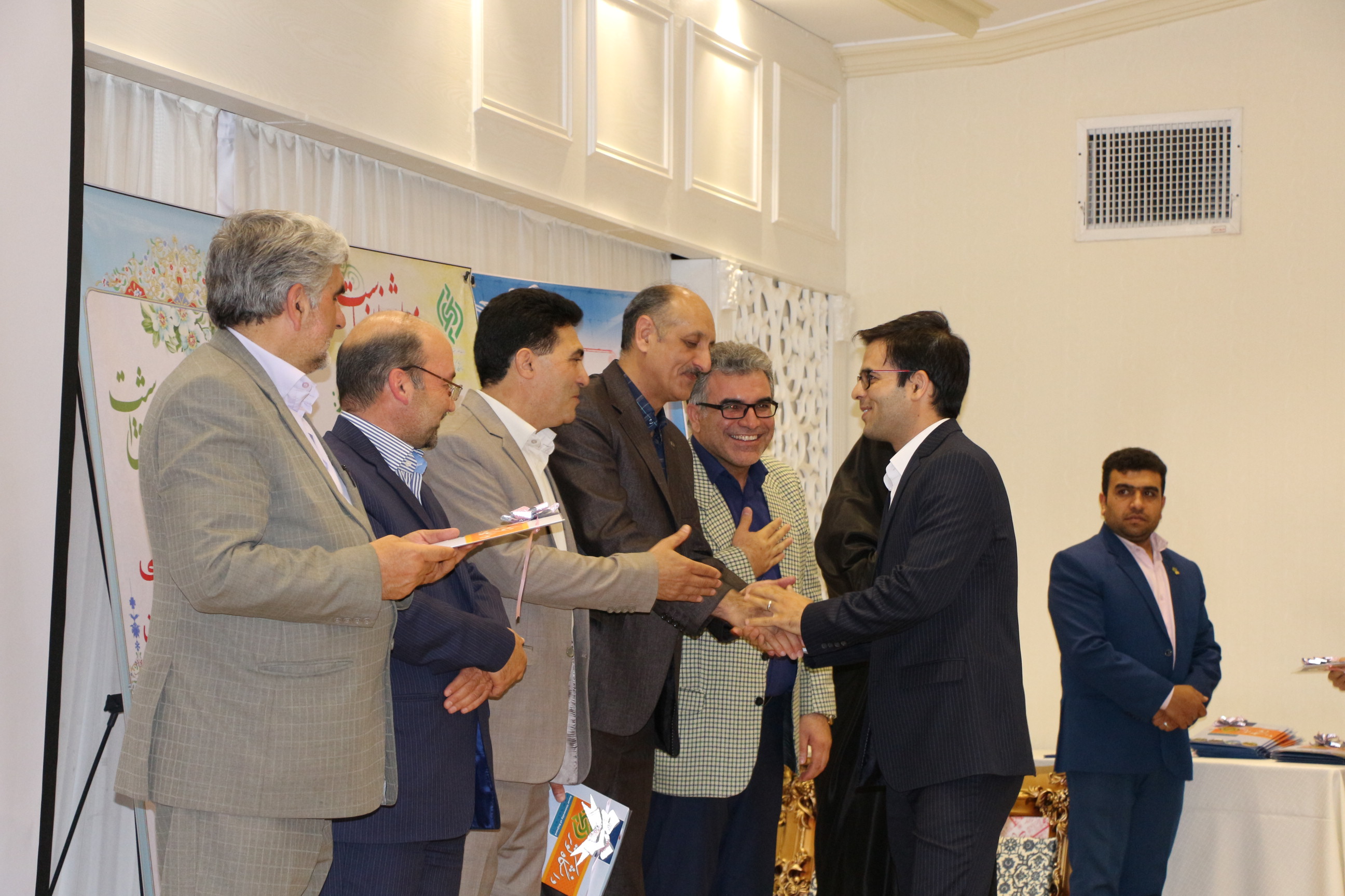انتخاب استاد برتر دانشکده فنی مهندسی و علوم پایه